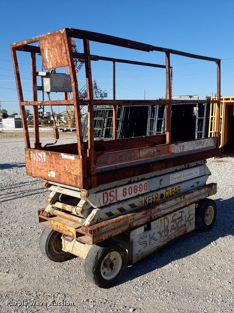image for item KD9153 Skyjack 3220  scissor lift