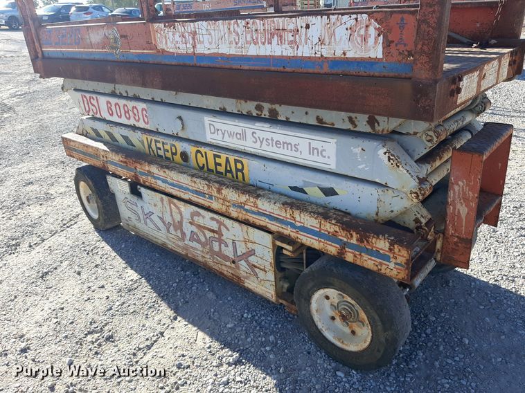 image for item KD9153 Skyjack 3220  scissor lift