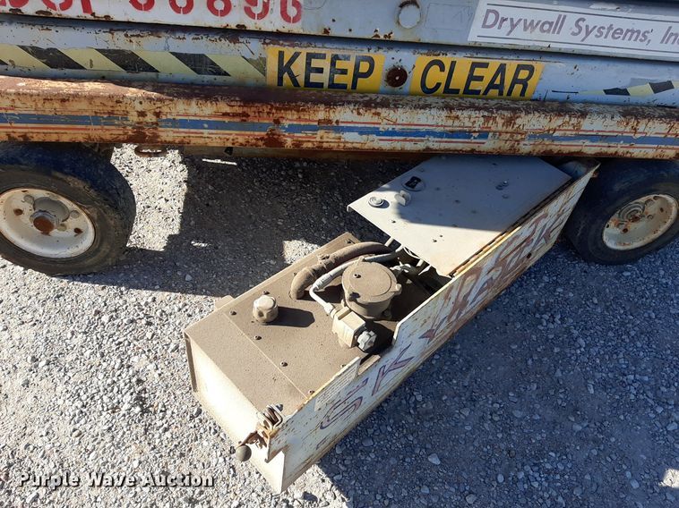 image for item KD9153 Skyjack 3220  scissor lift