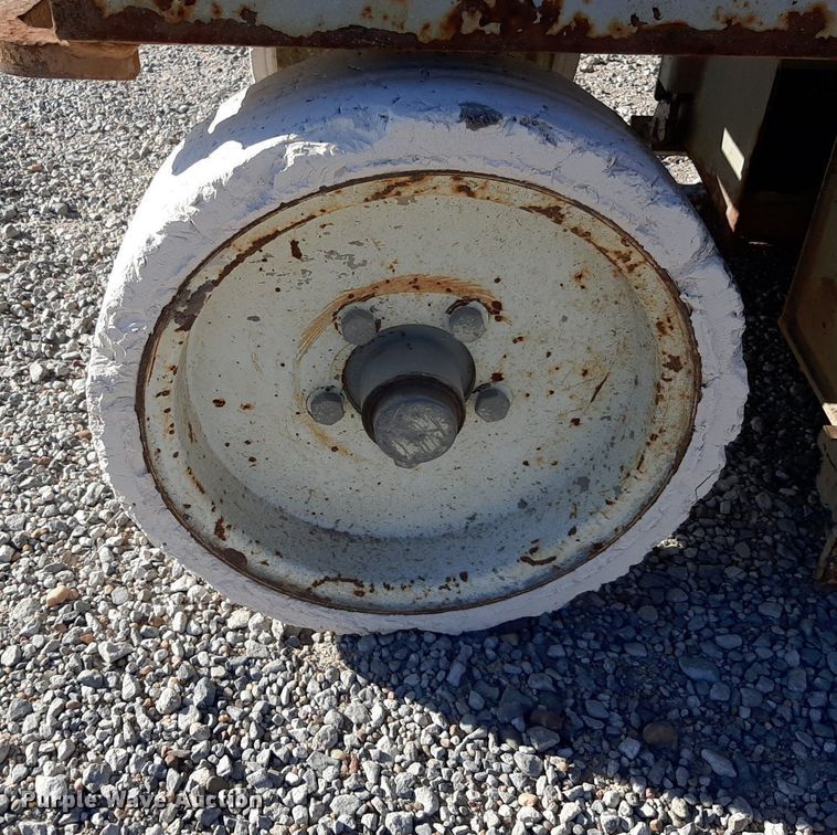 image for item KD9156 Skyjack 3226  scissor lift