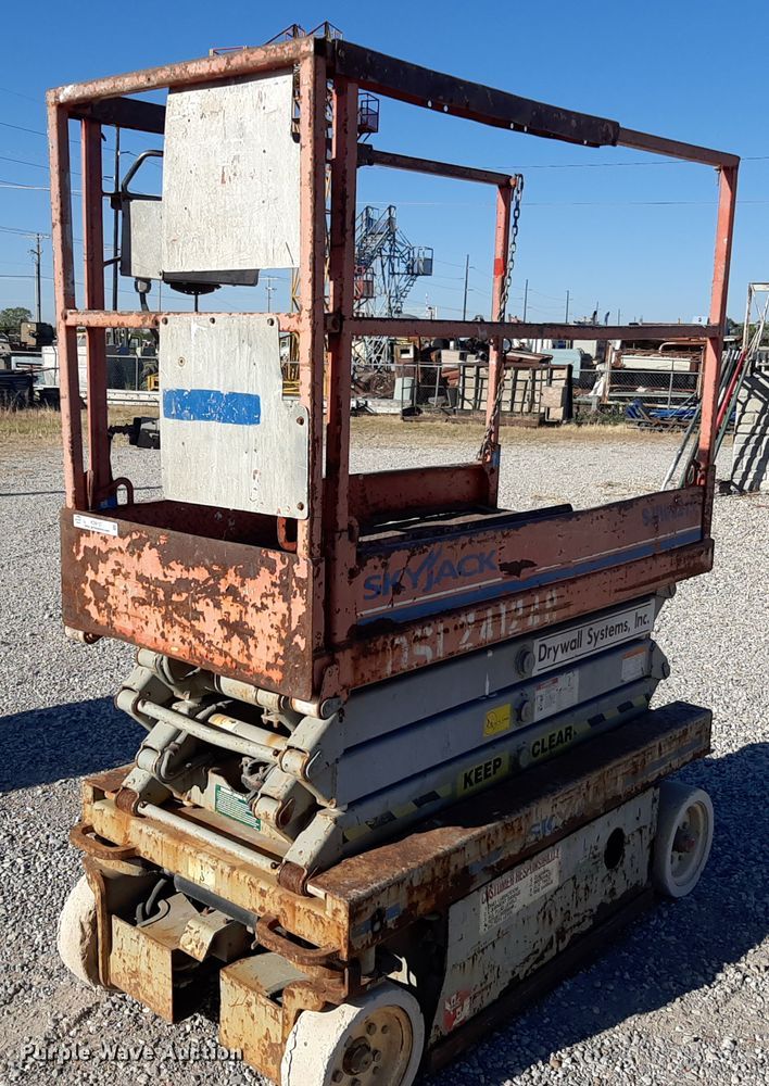 image for item KD9157 Skyjack 3219  scissor lift