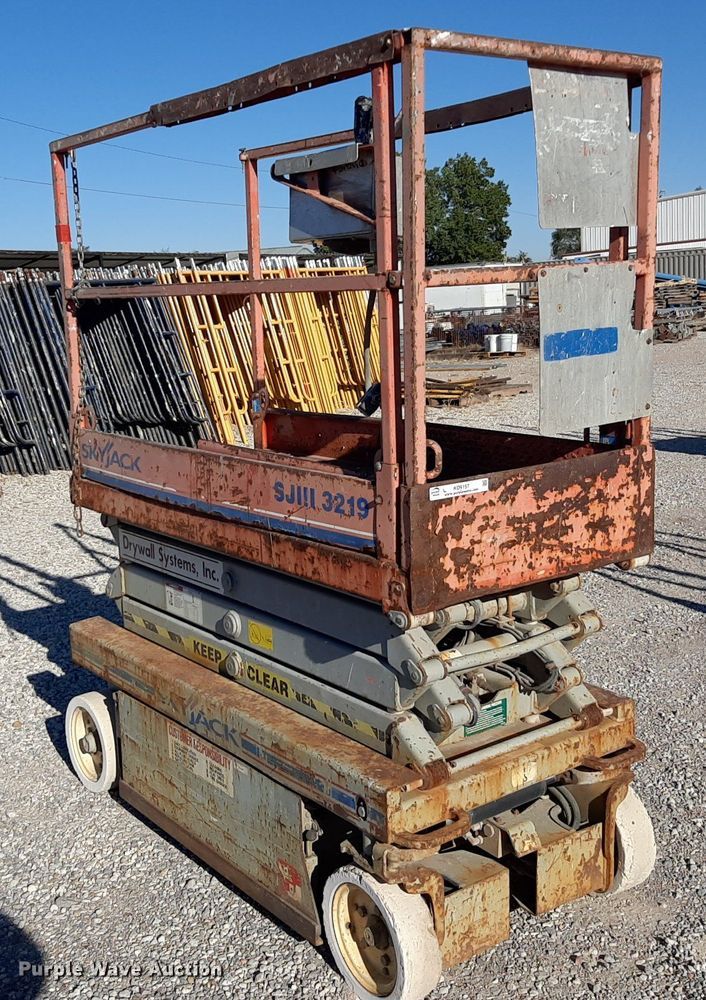 image for item KD9157 Skyjack 3219  scissor lift