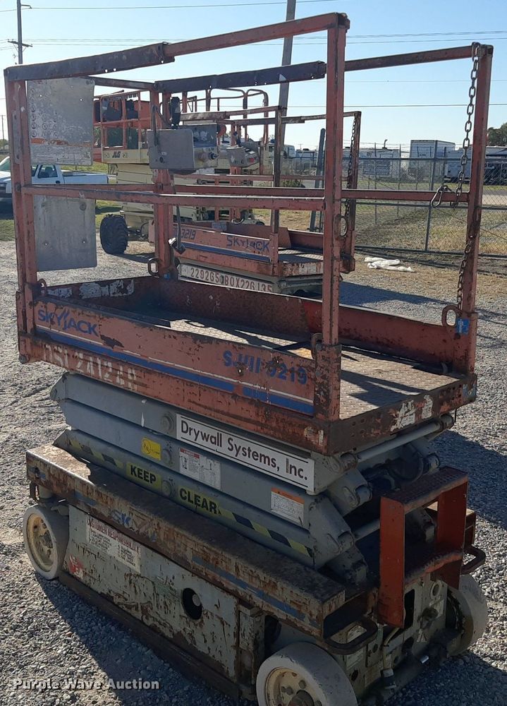 image for item KD9157 Skyjack 3219  scissor lift