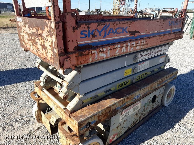 image for item KD9157 Skyjack 3219  scissor lift