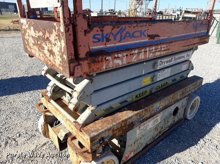 image for item KD9157 Skyjack 3219  scissor lift