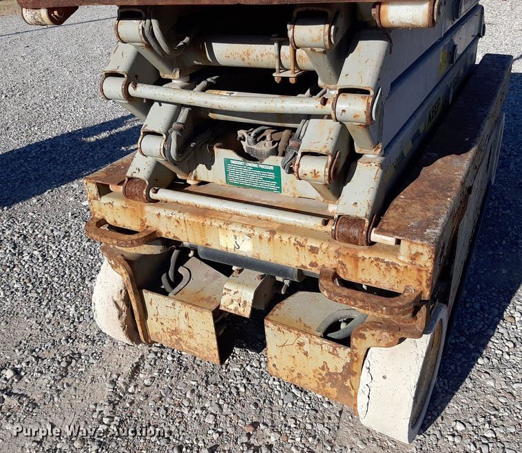 image for item KD9157 Skyjack 3219  scissor lift
