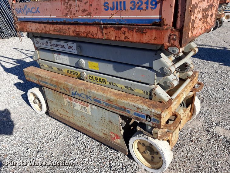 image for item KD9157 Skyjack 3219  scissor lift