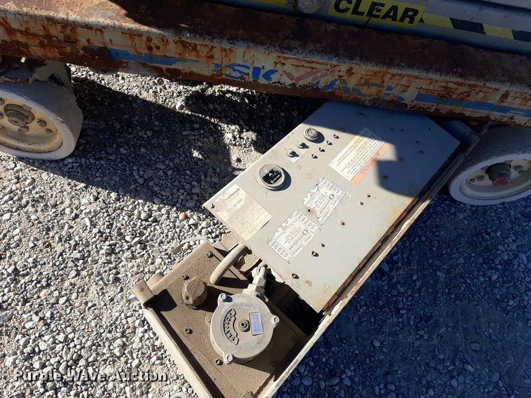 image for item KD9157 Skyjack 3219  scissor lift