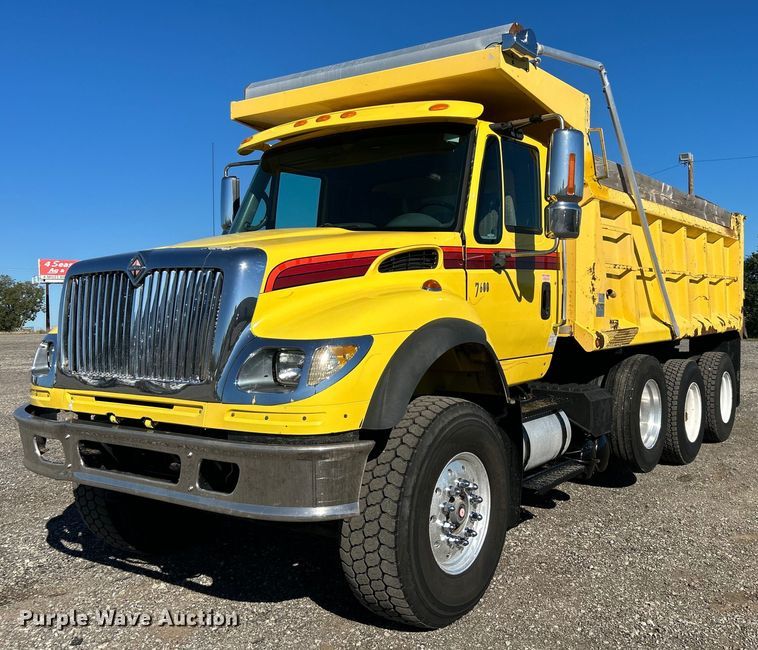 image for item KH9550 2004 International 7600  dump truck