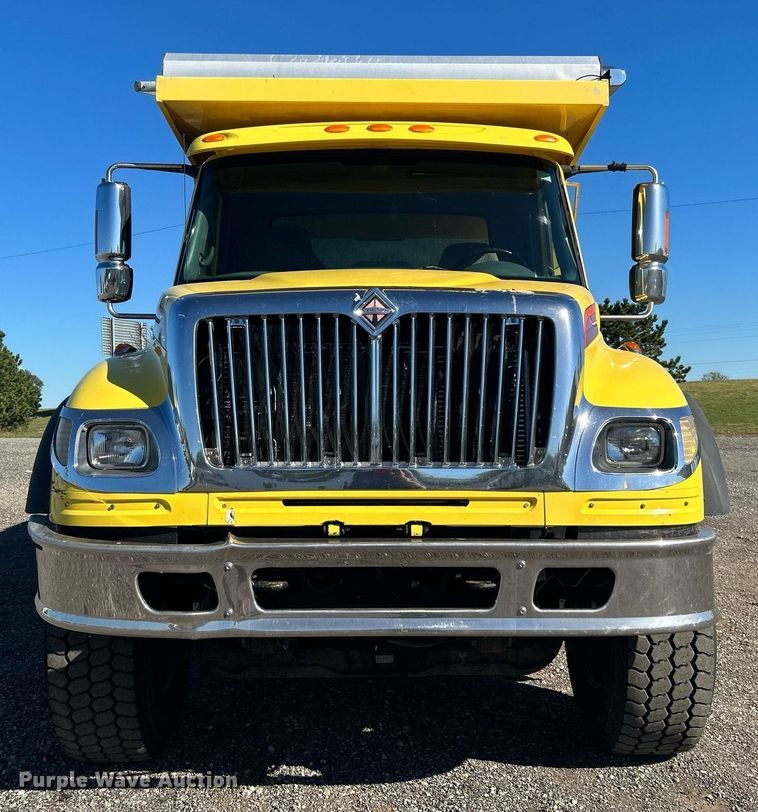 image for item KH9550 2004 International 7600  dump truck