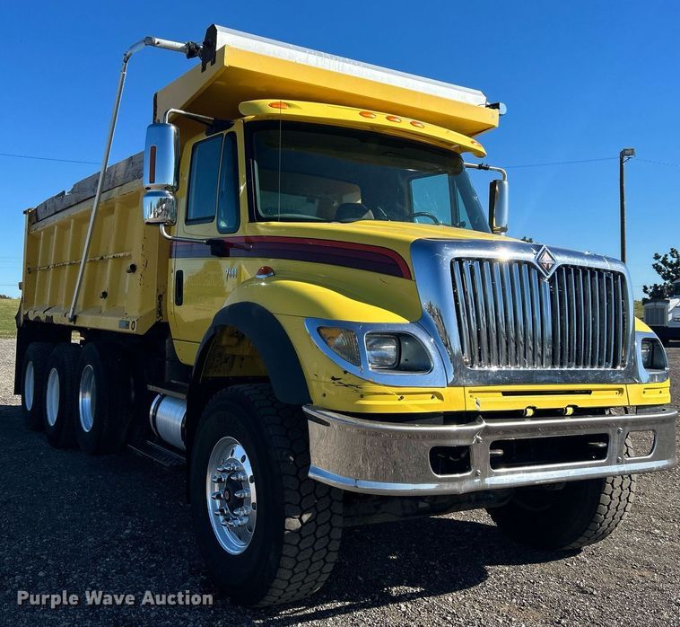 image for item KH9550 2004 International 7600  dump truck