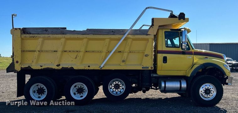 image for item KH9550 2004 International 7600  dump truck
