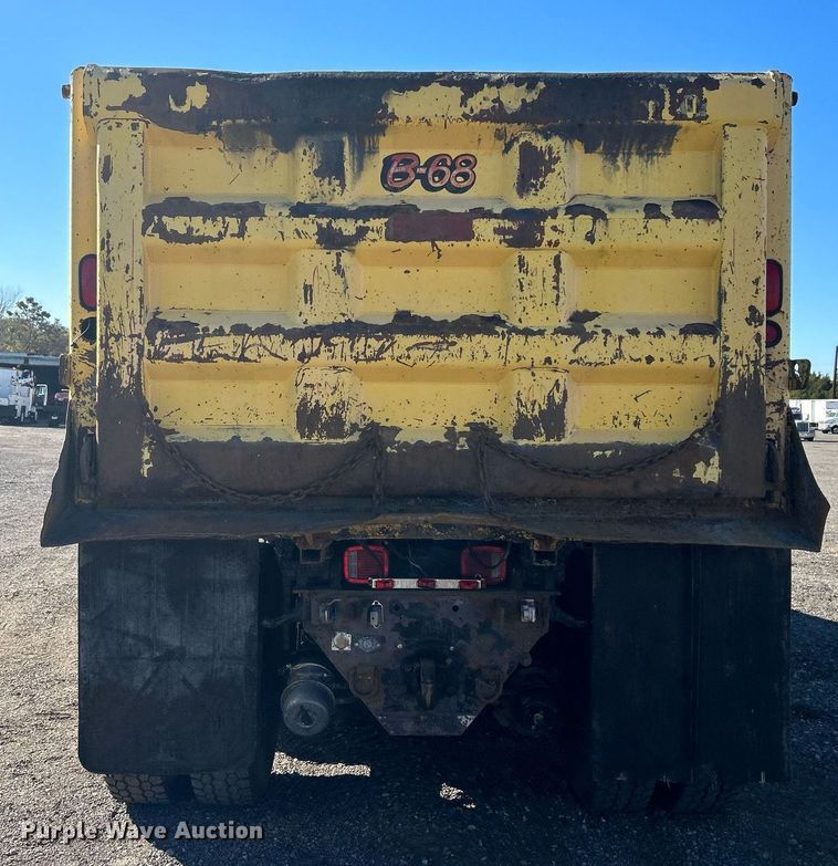 image for item KH9550 2004 International 7600  dump truck