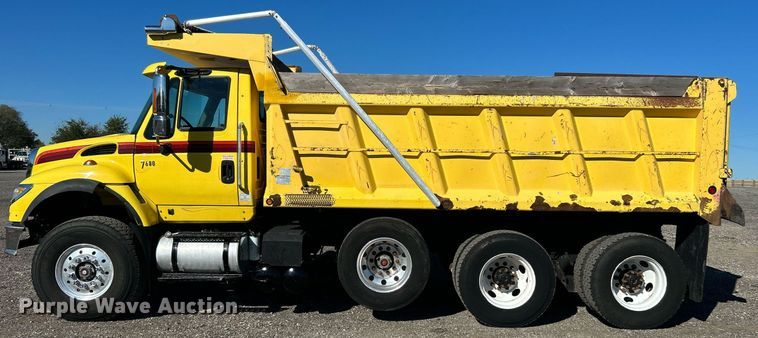 image for item KH9550 2004 International 7600  dump truck
