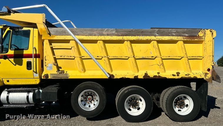 image for item KH9550 2004 International 7600  dump truck