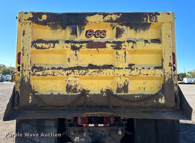 image for item KH9550 2004 International 7600  dump truck