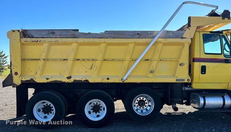 image for item KH9550 2004 International 7600  dump truck