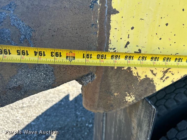 image for item KH9550 2004 International 7600  dump truck