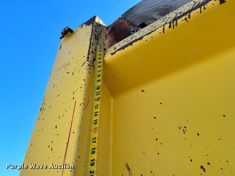 image for item KH9550 2004 International 7600  dump truck