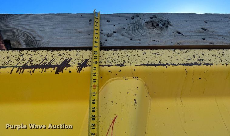 image for item KH9550 2004 International 7600  dump truck