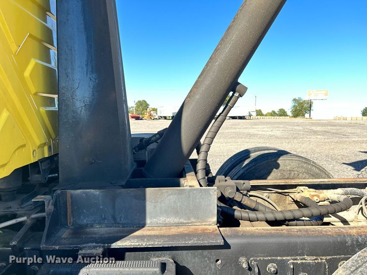 image for item KH9550 2004 International 7600  dump truck