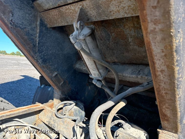 image for item KH9550 2004 International 7600  dump truck