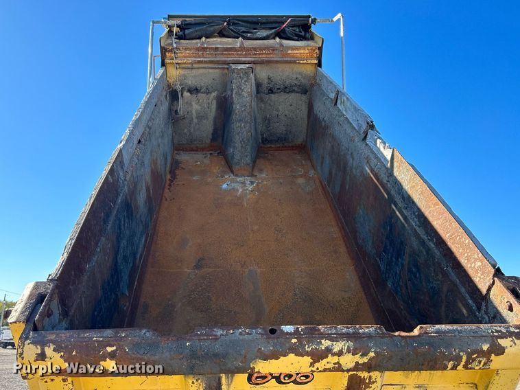 image for item KH9550 2004 International 7600  dump truck