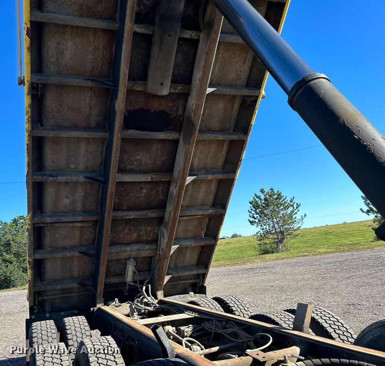 image for item KH9550 2004 International 7600  dump truck