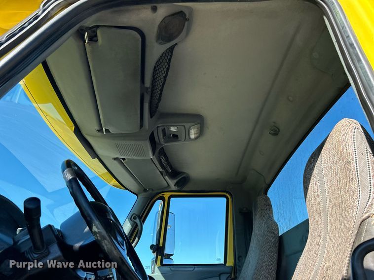 image for item KH9550 2004 International 7600  dump truck