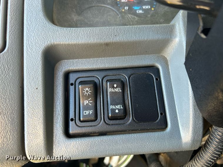 image for item KH9550 2004 International 7600  dump truck