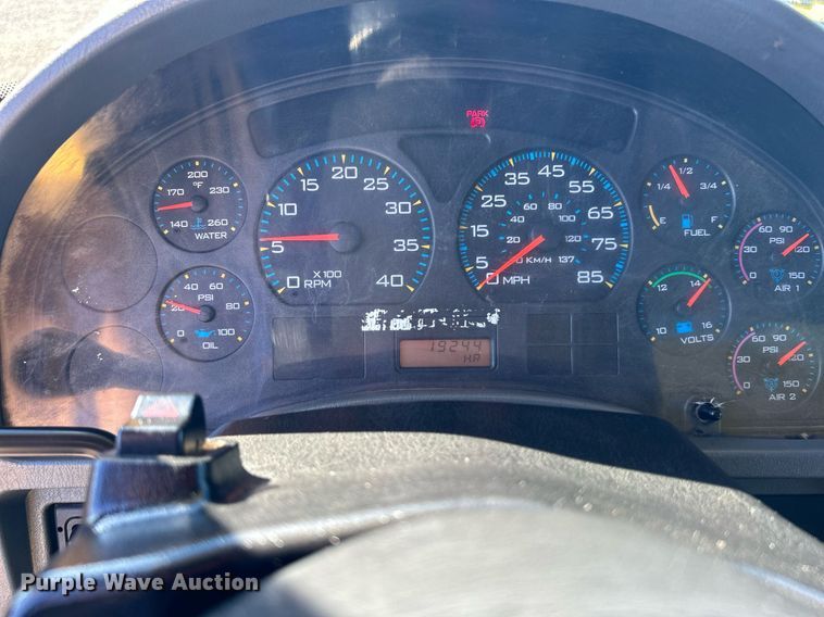 image for item KH9550 2004 International 7600  dump truck