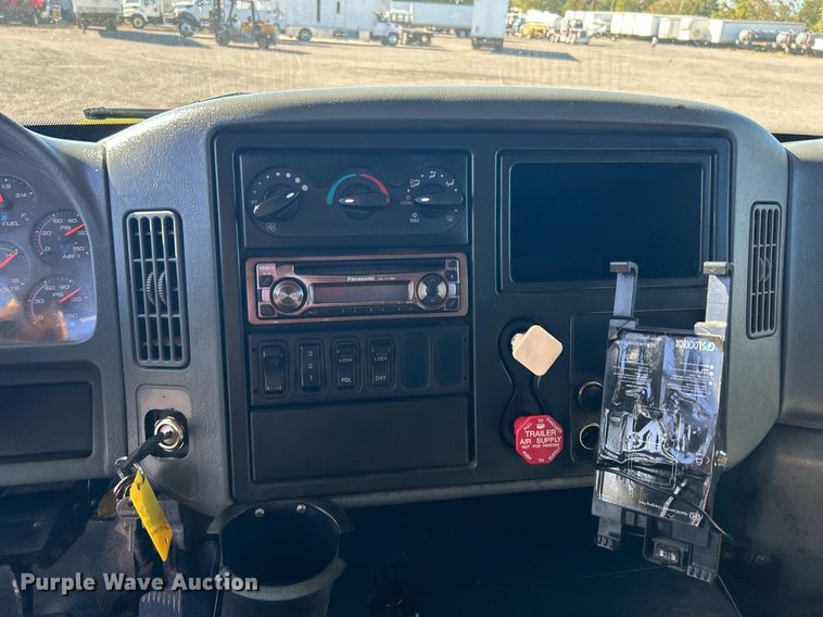 image for item KH9550 2004 International 7600  dump truck