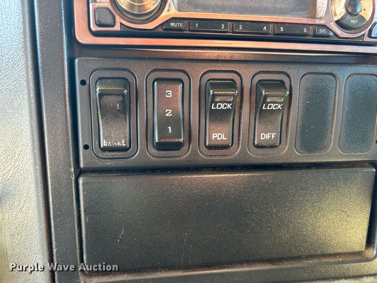 image for item KH9550 2004 International 7600  dump truck