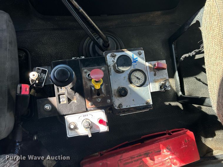 image for item KH9550 2004 International 7600  dump truck