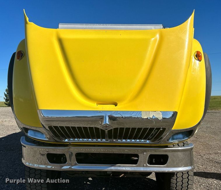 image for item KH9550 2004 International 7600  dump truck