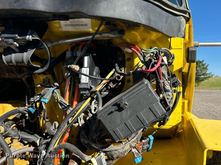 image for item KH9550 2004 International 7600  dump truck