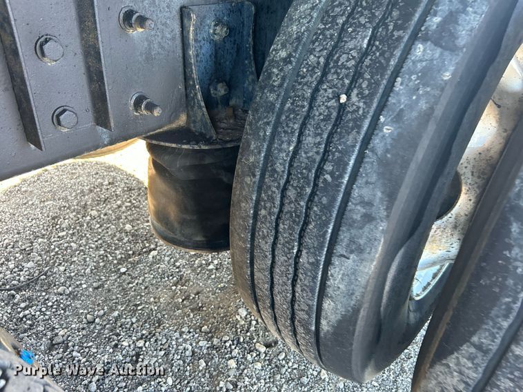 image for item KH9550 2004 International 7600  dump truck