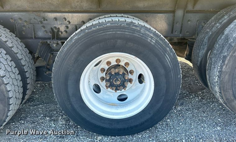 image for item KH9550 2004 International 7600  dump truck