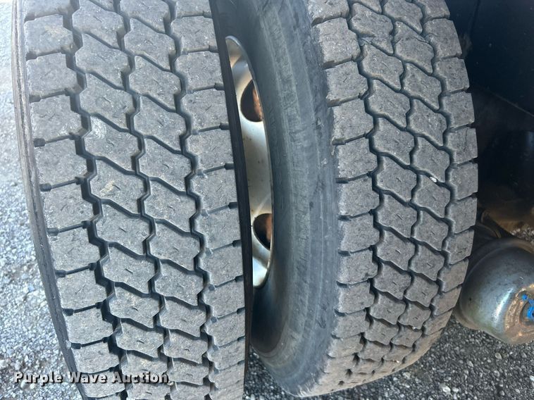 image for item KH9550 2004 International 7600  dump truck