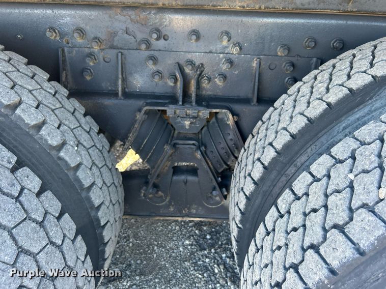 image for item KH9550 2004 International 7600  dump truck