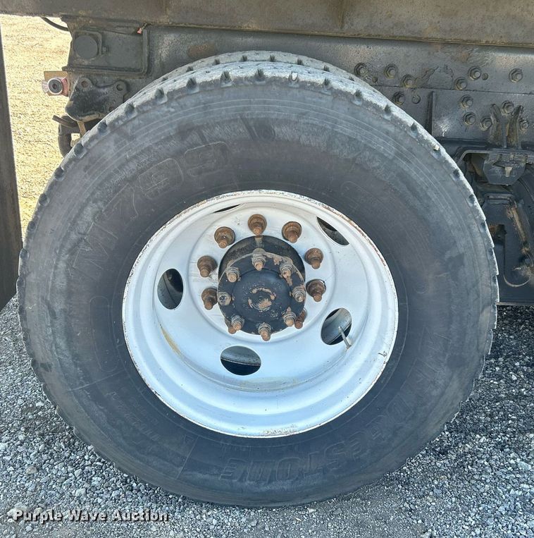 image for item KH9550 2004 International 7600  dump truck