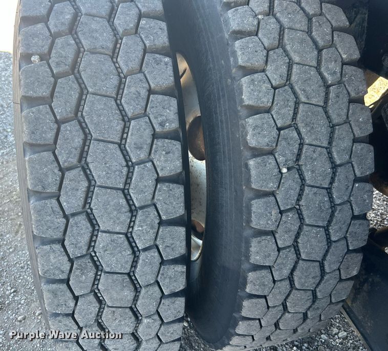 image for item KH9550 2004 International 7600  dump truck