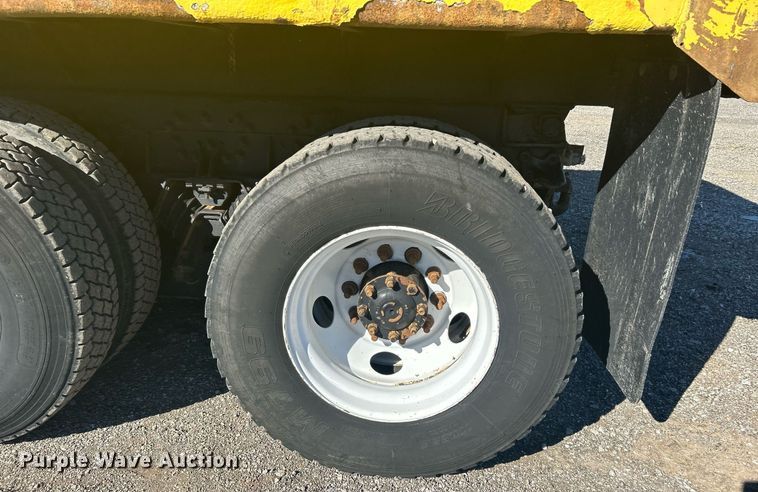 image for item KH9550 2004 International 7600  dump truck