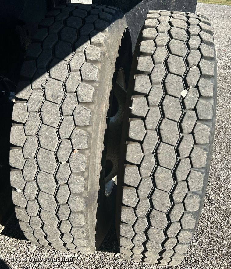 image for item KH9550 2004 International 7600  dump truck