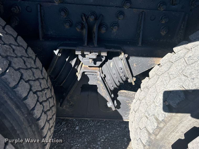 image for item KH9550 2004 International 7600  dump truck