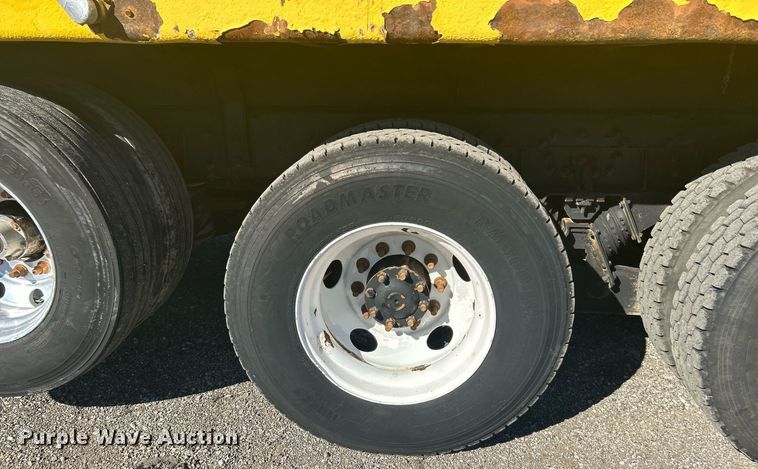 image for item KH9550 2004 International 7600  dump truck