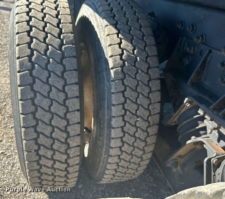 image for item KH9550 2004 International 7600  dump truck