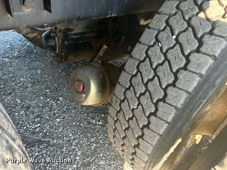 image for item KH9550 2004 International 7600  dump truck