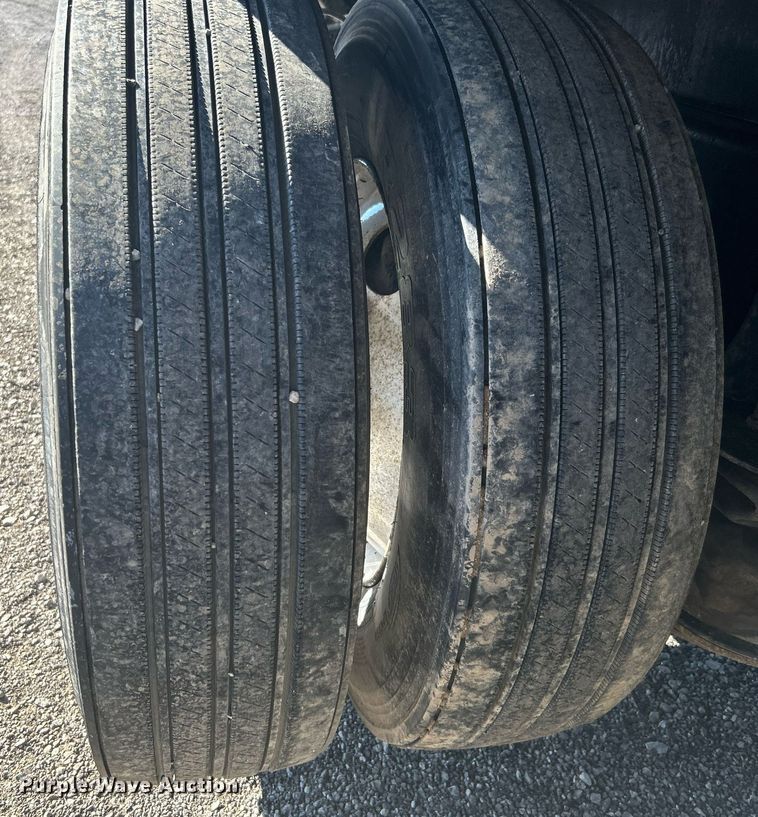 image for item KH9550 2004 International 7600  dump truck