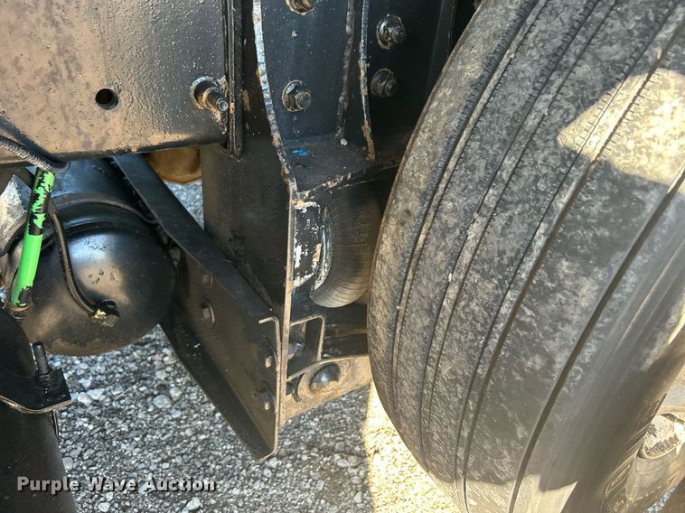 image for item KH9550 2004 International 7600  dump truck